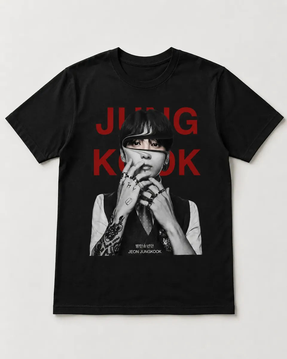 Camiseta Negra Mujer Kpop Letras Rojas Corte Normal