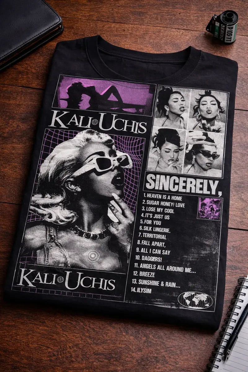 Camiseta Kali Uchis Negra Estampada Ajuste Normal